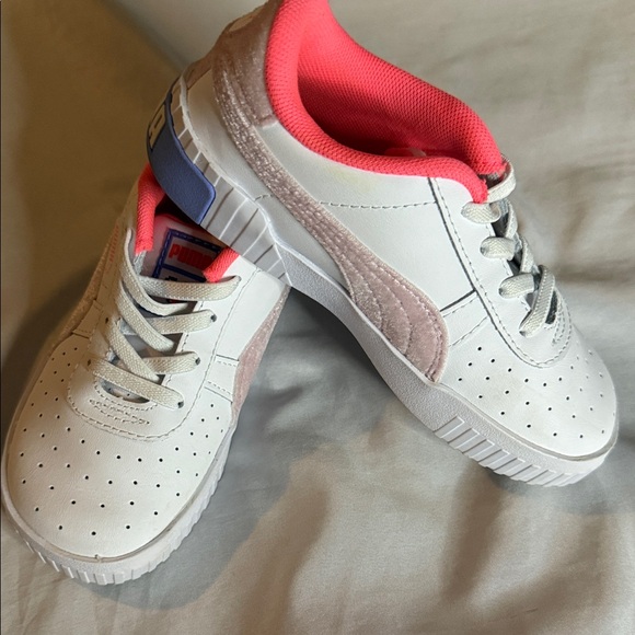 Puma Kids Sneakers in White and Pink - Picture 5 of 7